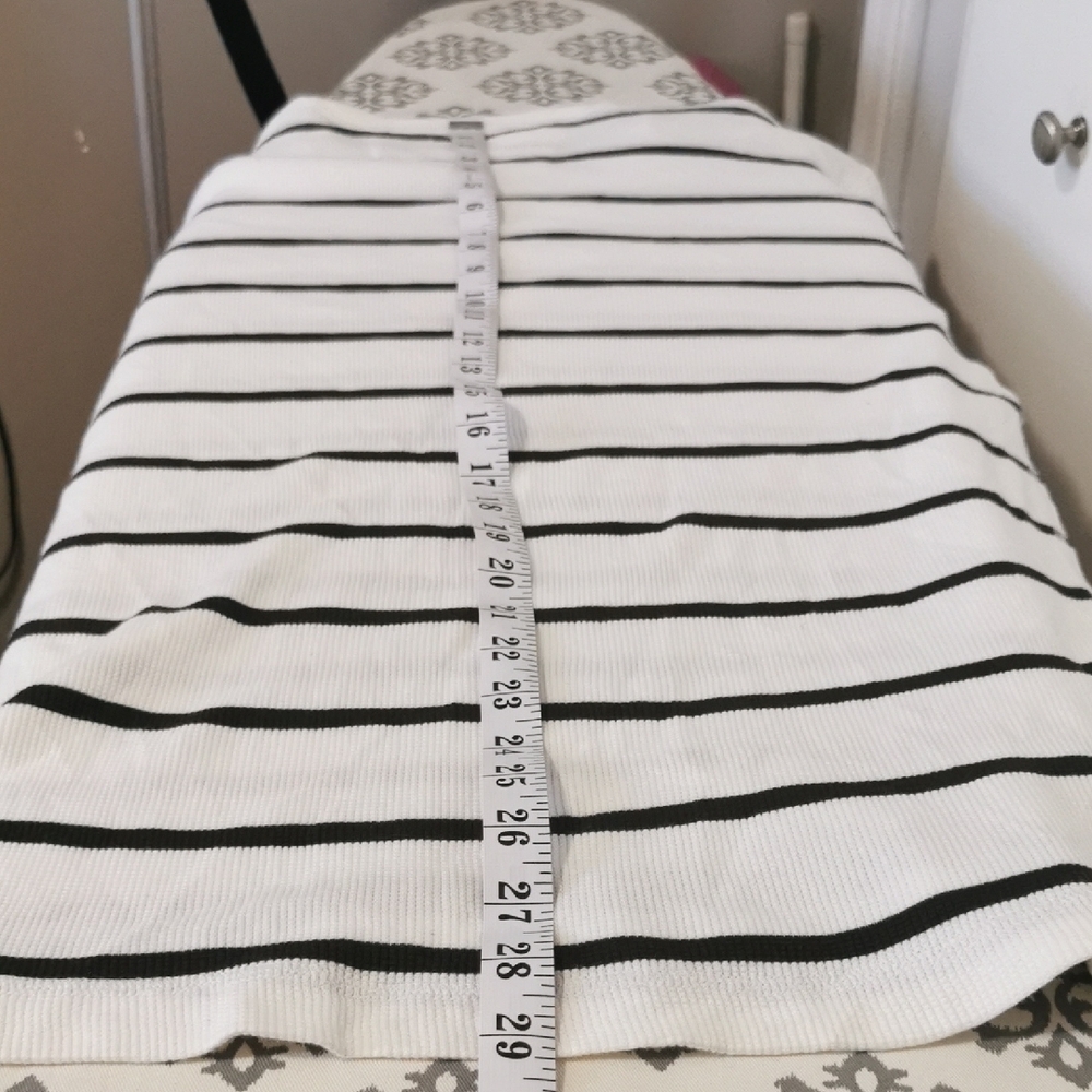 Banana Republic White and Black Striped Long Sleeve Shirt - Picture 5 of 6